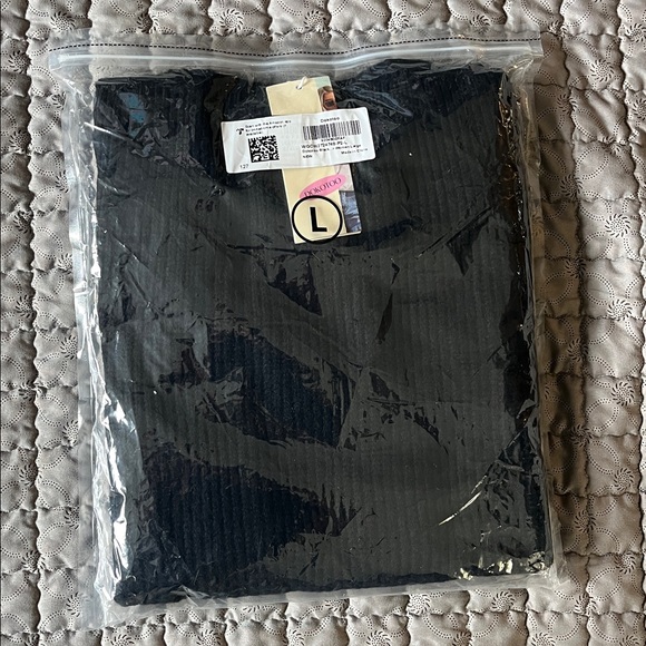 Stylish Black Ribbed Sweater - Picture 6 of 7